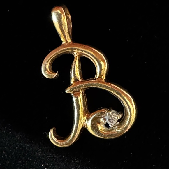 Vintage 14k Yellow Gold B initial Pendant with diamond accent - Picture 2 of 4